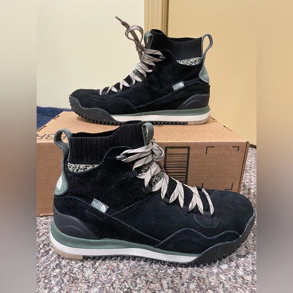 The North Face Men's Black and Green Sueded Waterproof Sneakers - Picture 9 of 9